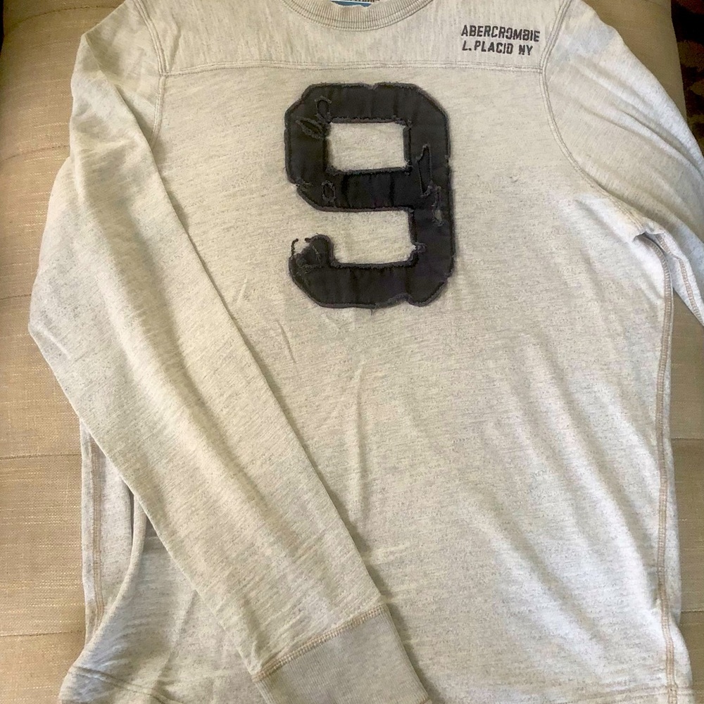 Men’s Abercrombie XL gray & navy sweatshirt.